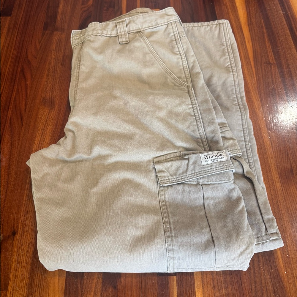 Wrangler Men's fleece lined Cargo Pants Jeans. Size 34 x 32